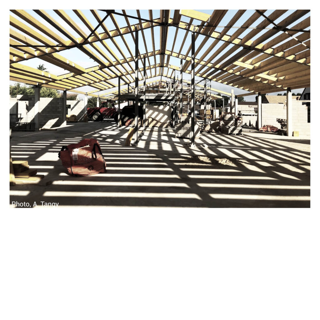 La charpente sur mesure limite les poteaux intérieurs en prévision d'une reconfiguration complète...