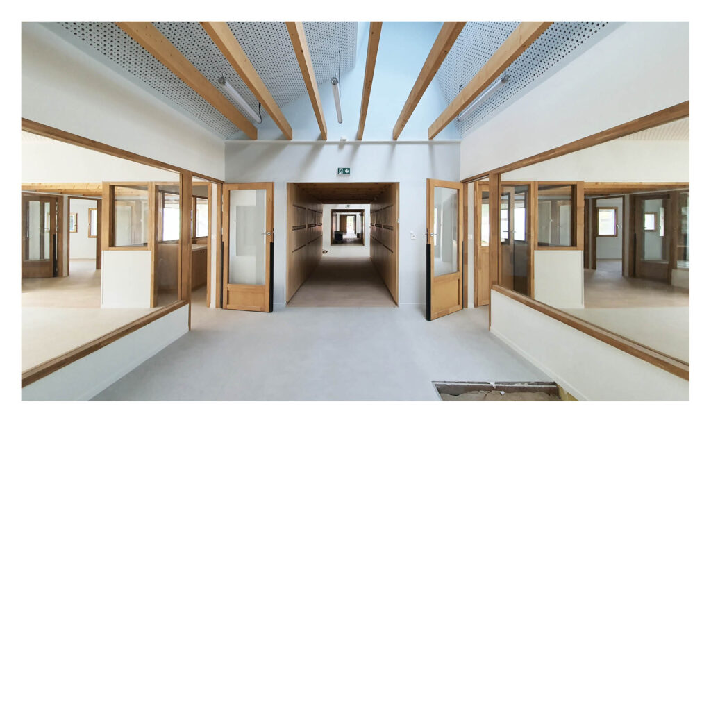 En vrai c'est comme ça (en plus désordonné)... Les "patios" sont au croisement de l'axe médian avec les interstices.