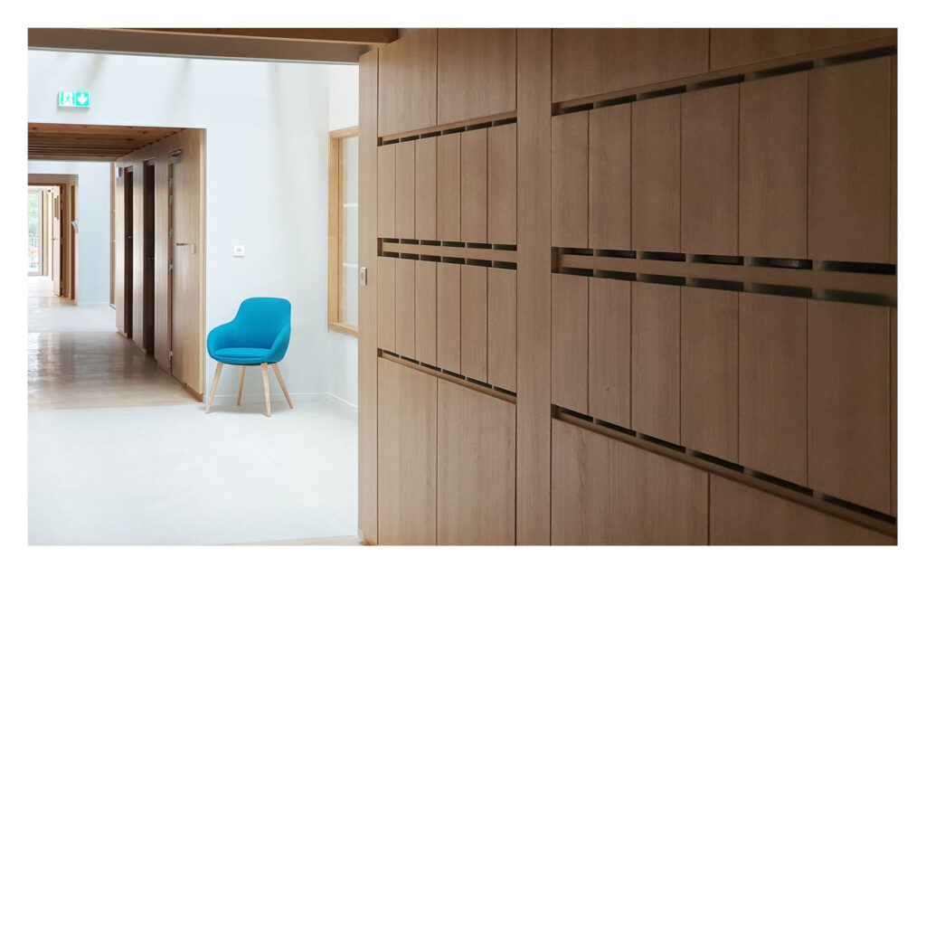 Dans les "tunnels" il y a des casiers en tunnels vers les espaces de change.