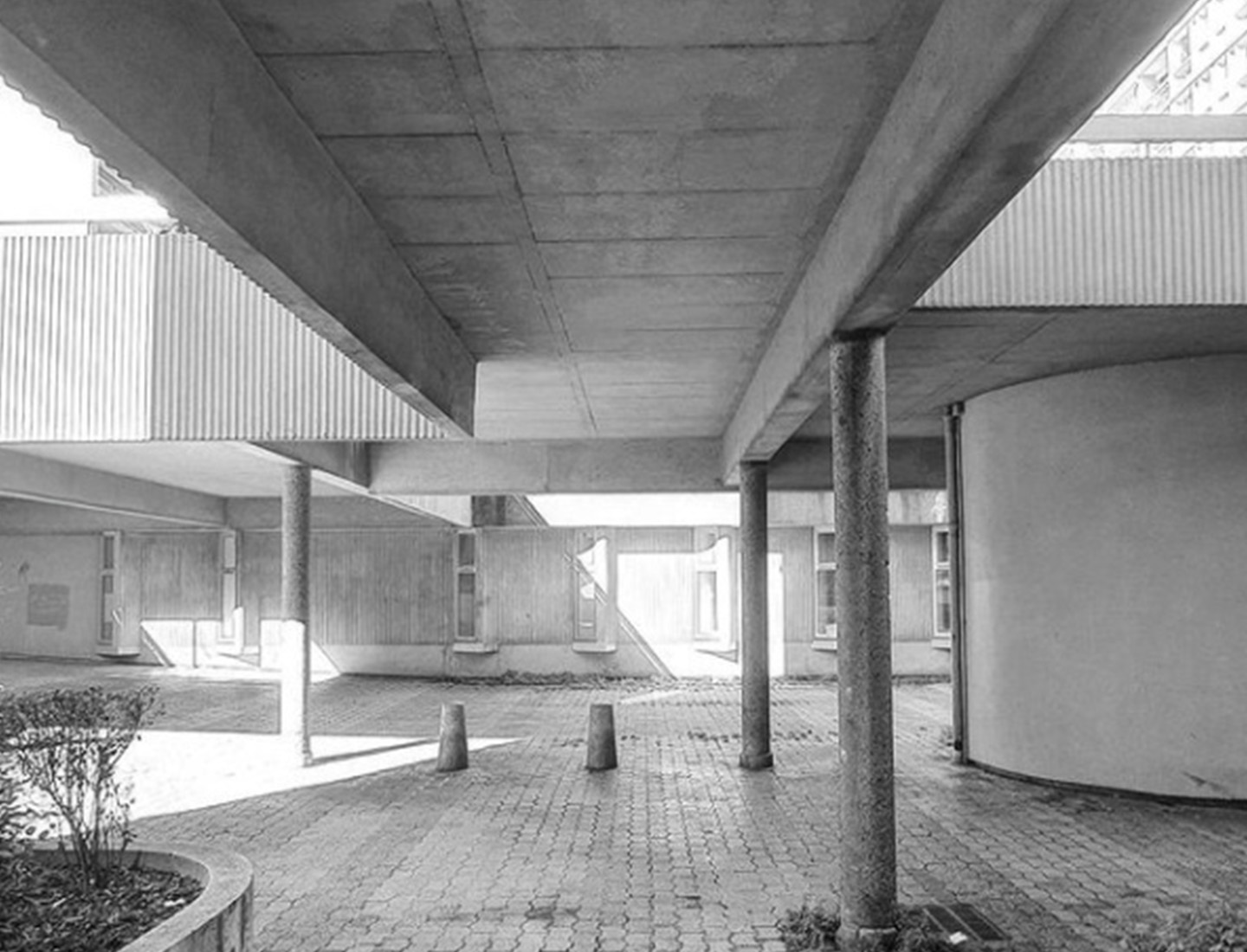 en bas, ces espaces privés, ouvert au public sont peu pratiqués