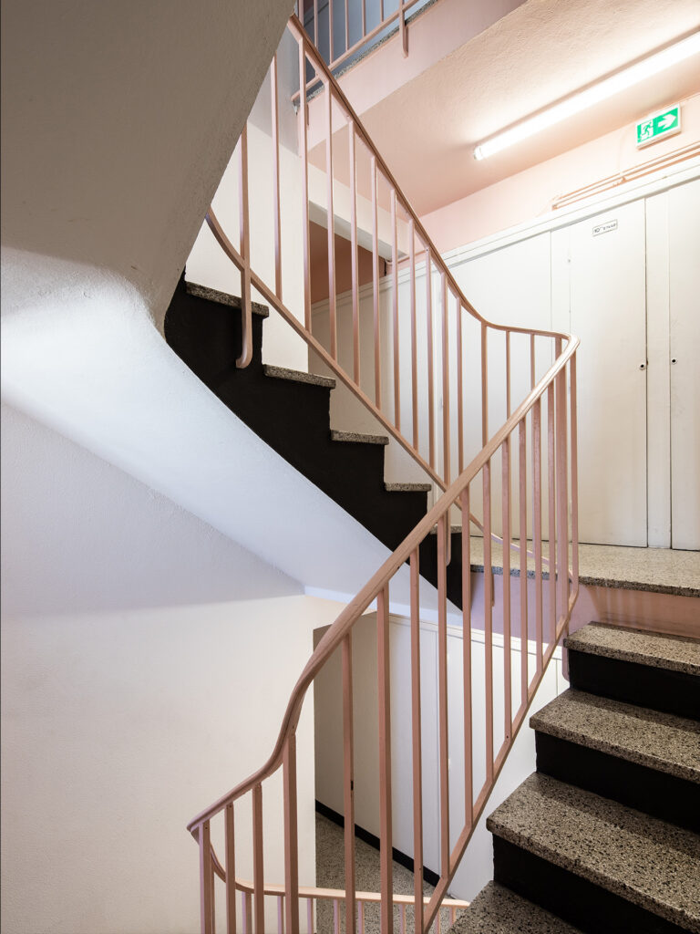 litotes_web_230_Clichy_commun_escalier_