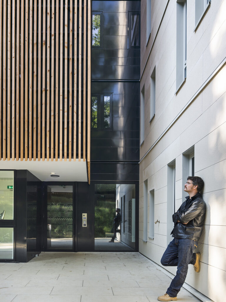 litotes_web_182_la-fresque_facade_clt_bois_entree-reculee_discrete