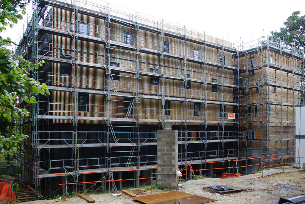 litotes_web_182_la-fresque_facade_clt_construction_bardage-bois_clairvoie_chantier