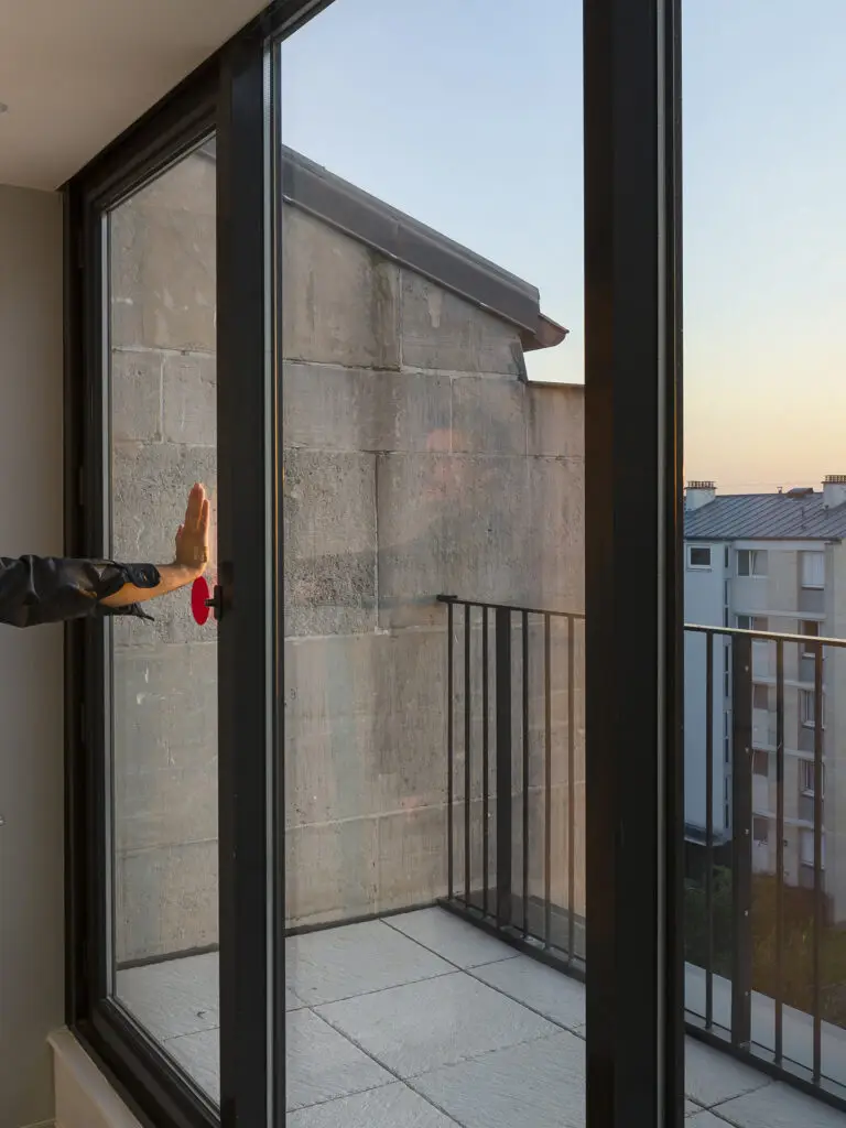 litotes_web_182_la-fresque_rehabilitation_couloir-vitre_balcon