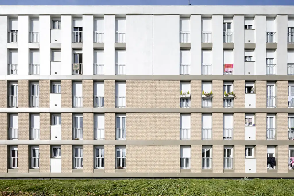 litotes_242_jussieu_facade_briques