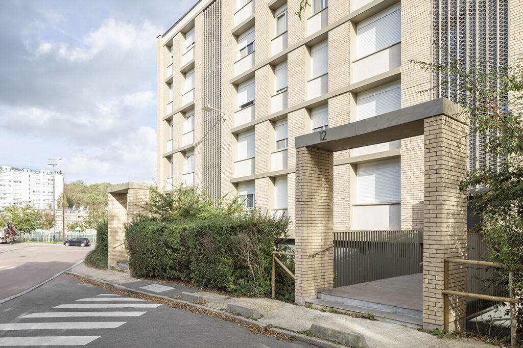litotes_242_jussieu_facade_hall_paserelle_2