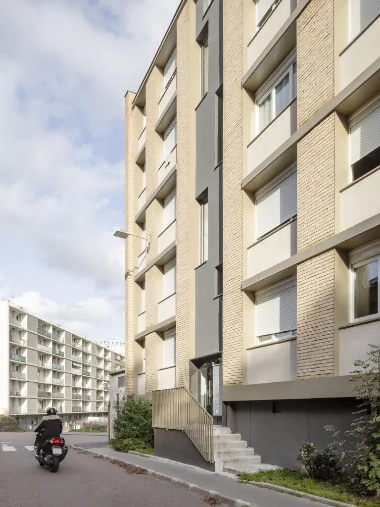 litotes_242_jussieu_facade_hall_surreleve