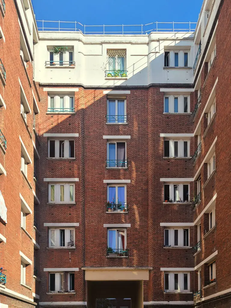 litotes_254_web_photo_interieur-cour_cd